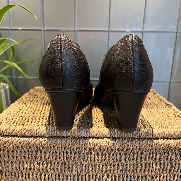 BASS Shoe Boot Size 6M Brown Man Made Material Good Condition 2 1/4" Heel - Picture 7 of 11